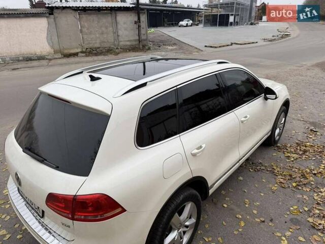 Белый Фольксваген Туарег, объемом двигателя 2.97 л и пробегом 265 тыс. км за 18000 $, фото 7 на Automoto.ua