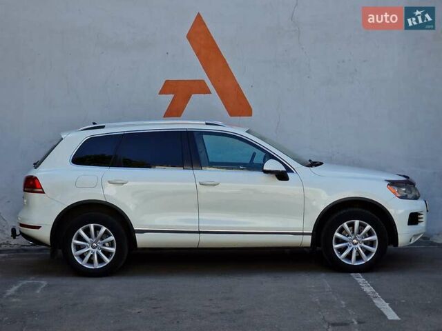 Белый Фольксваген Туарег, объемом двигателя 2.97 л и пробегом 264 тыс. км за 17490 $, фото 20 на Automoto.ua