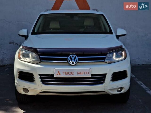 Белый Фольксваген Туарег, объемом двигателя 2.97 л и пробегом 264 тыс. км за 17490 $, фото 2 на Automoto.ua