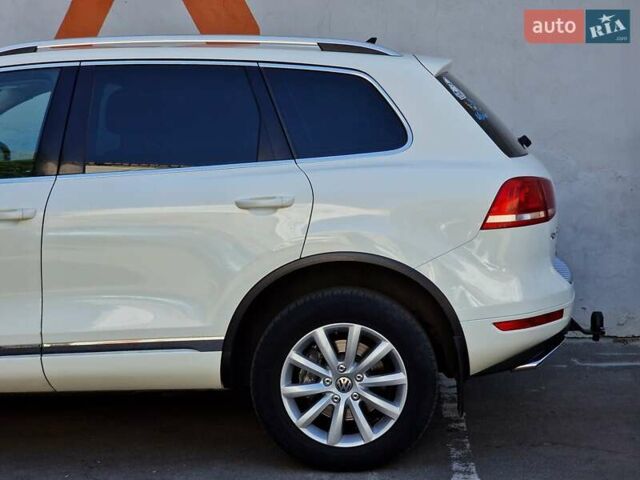 Белый Фольксваген Туарег, объемом двигателя 2.97 л и пробегом 264 тыс. км за 17490 $, фото 24 на Automoto.ua