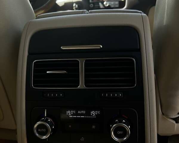 Белый Фольксваген Туарег, объемом двигателя 3.6 л и пробегом 133 тыс. км за 14000 $, фото 3 на Automoto.ua