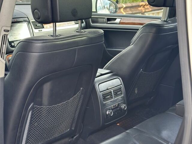 Фольксваген Туарег 2010 в Киеве на Automoto.ua Белый Фольксваген Туарег, объемом двигателя 0 л и пробегом 285 тыс. км за 13500 $, фото 7 на Automoto.ua