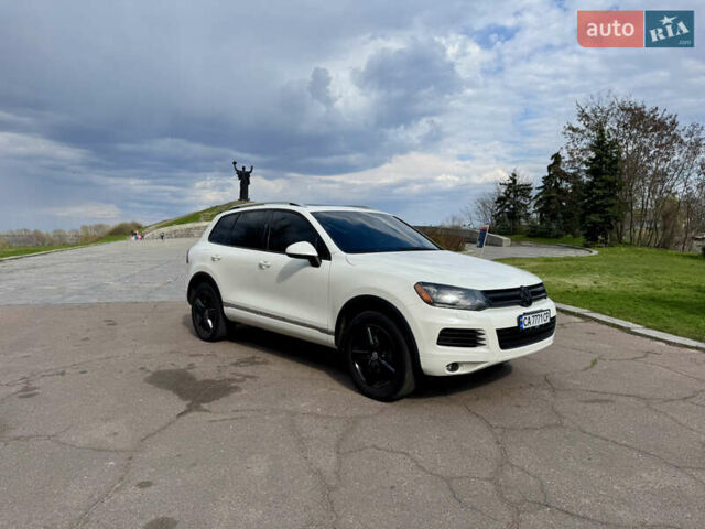 Білий Фольксваген Туарег, об'ємом двигуна 2.97 л та пробігом 298 тис. км за 19000 $, фото 26 на Automoto.ua