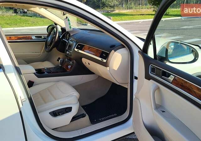 Белый Фольксваген Туарег, объемом двигателя 2.97 л и пробегом 320 тыс. км за 15400 $, фото 25 на Automoto.ua