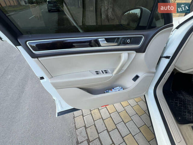 Белый Фольксваген Туарег, объемом двигателя 3.6 л и пробегом 181 тыс. км за 17770 $, фото 25 на Automoto.ua