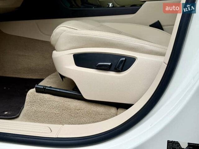 Білий Фольксваген Туарег, об'ємом двигуна 3.6 л та пробігом 250 тис. км за 14800 $, фото 13 на Automoto.ua