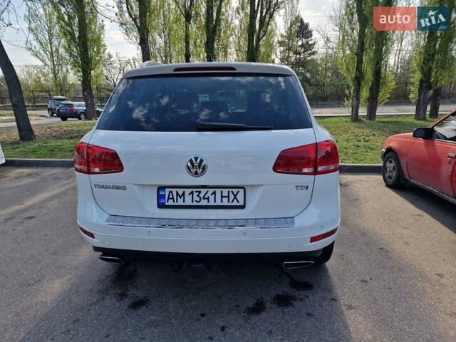 Белый Фольксваген Туарег, объемом двигателя 2.97 л и пробегом 240 тыс. км за 17900 $, фото 1 на Automoto.ua