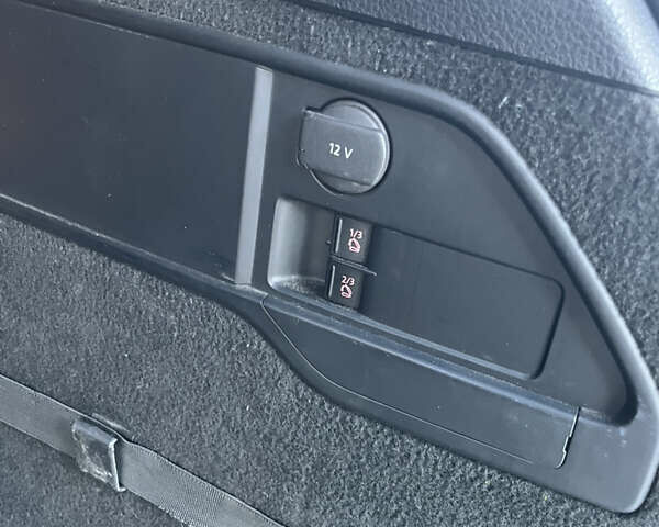 Белый Фольксваген Туарег, объемом двигателя 2.97 л и пробегом 262 тыс. км за 18500 $, фото 28 на Automoto.ua