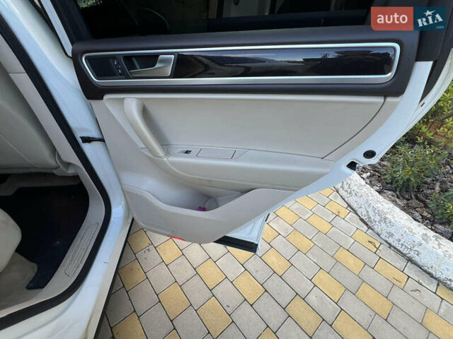 Белый Фольксваген Туарег, объемом двигателя 3.6 л и пробегом 181 тыс. км за 17770 $, фото 18 на Automoto.ua