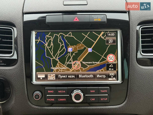 Белый Фольксваген Туарег, объемом двигателя 2.97 л и пробегом 189 тыс. км за 17450 $, фото 25 на Automoto.ua