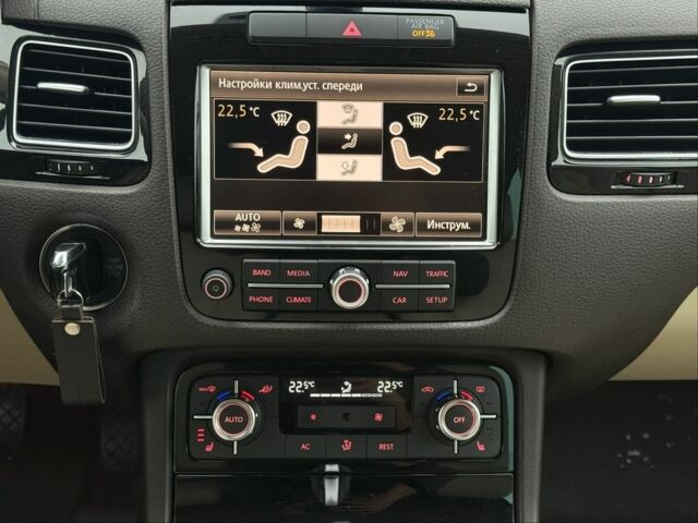 Белый Фольксваген Туарег, объемом двигателя 3 л и пробегом 189 тыс. км за 17450 $, фото 12 на Automoto.ua