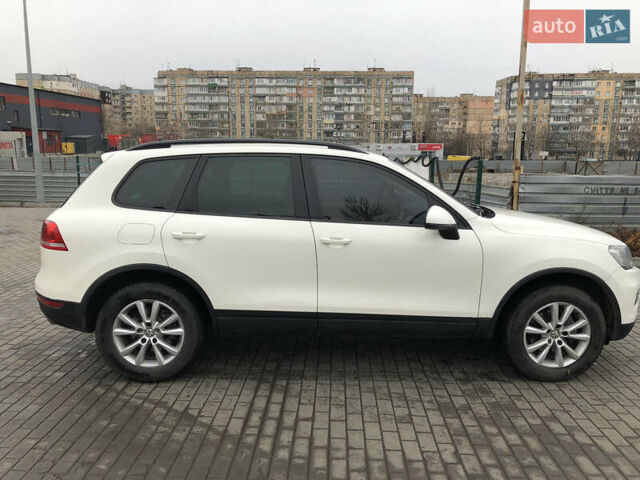 Белый Фольксваген Туарег, объемом двигателя 2.97 л и пробегом 303 тыс. км за 16700 $, фото 3 на Automoto.ua
