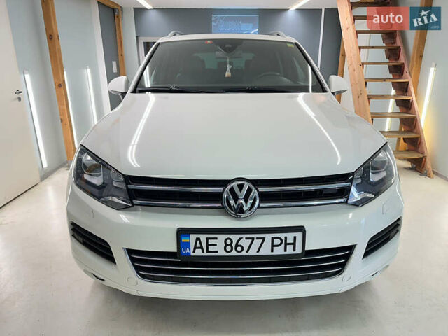 Білий Фольксваген Туарег, об'ємом двигуна 2.97 л та пробігом 220 тис. км за 19500 $, фото 1 на Automoto.ua