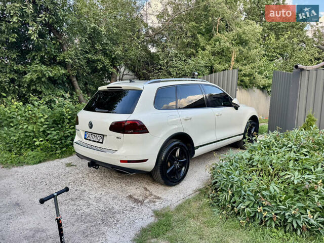 Білий Фольксваген Туарег, об'ємом двигуна 2.97 л та пробігом 298 тис. км за 19000 $, фото 11 на Automoto.ua