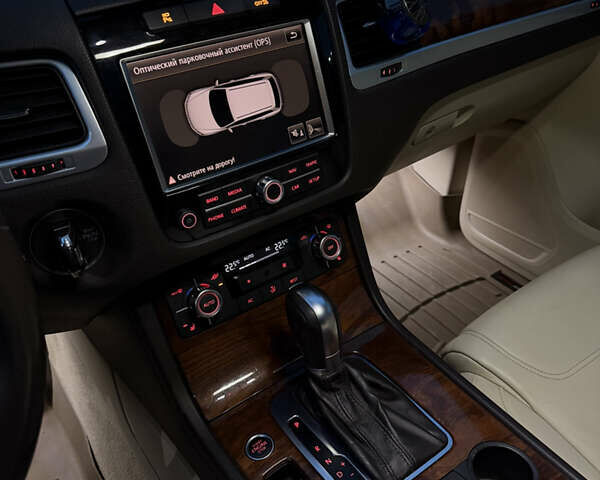 Белый Фольксваген Туарег, объемом двигателя 3.6 л и пробегом 296 тыс. км за 12900 $, фото 24 на Automoto.ua