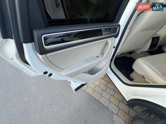 Белый Фольксваген Туарег, объемом двигателя 3.6 л и пробегом 181 тыс. км за 17770 $, фото 27 на Automoto.ua