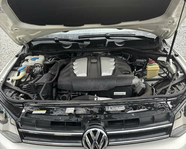 Білий Фольксваген Туарег, об'ємом двигуна 2.97 л та пробігом 296 тис. км за 16800 $, фото 17 на Automoto.ua