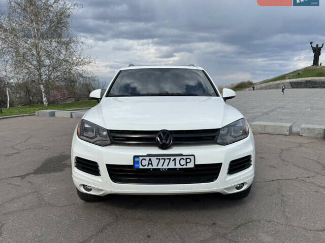 Білий Фольксваген Туарег, об'ємом двигуна 2.97 л та пробігом 298 тис. км за 19000 $, фото 1 на Automoto.ua