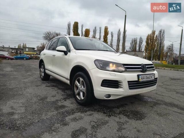 Белый Фольксваген Туарег, объемом двигателя 3 л и пробегом 346 тыс. км за 13500 $, фото 4 на Automoto.ua