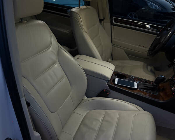 Белый Фольксваген Туарег, объемом двигателя 3.6 л и пробегом 296 тыс. км за 12900 $, фото 32 на Automoto.ua