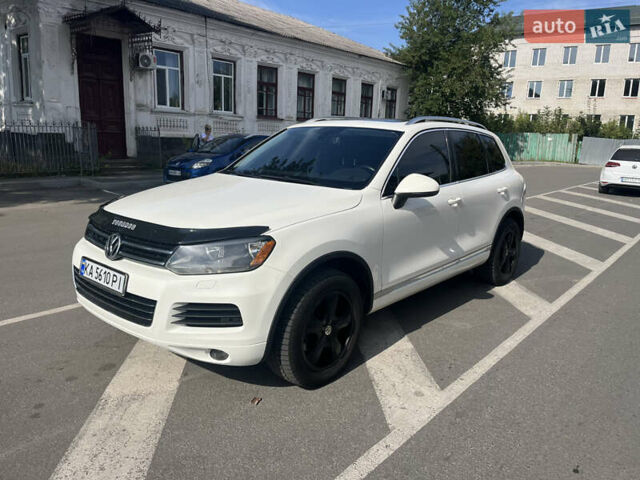 Белый Фольксваген Туарег, объемом двигателя 2.97 л и пробегом 278 тыс. км за 17000 $, фото 17 на Automoto.ua