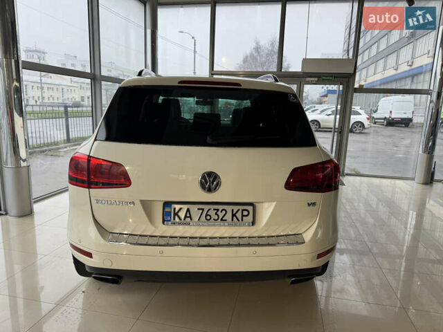 Белый Фольксваген Туарег, объемом двигателя 3.6 л и пробегом 280 тыс. км за 14500 $, фото 4 на Automoto.ua