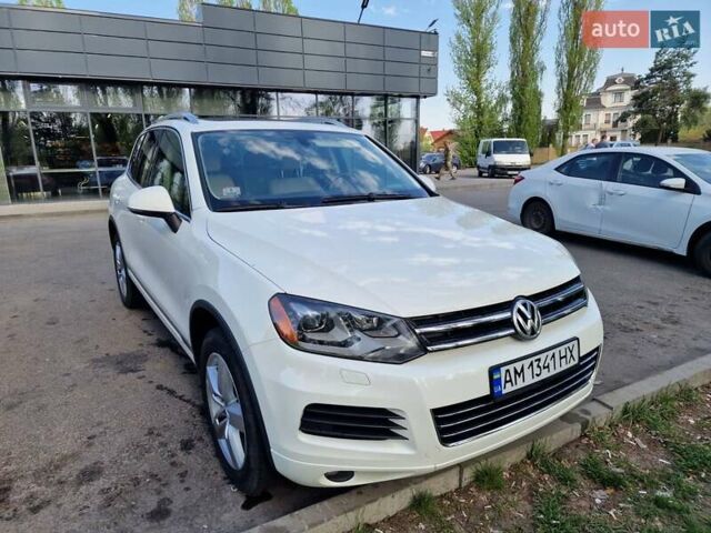 Белый Фольксваген Туарег, объемом двигателя 2.97 л и пробегом 240 тыс. км за 17900 $, фото 2 на Automoto.ua