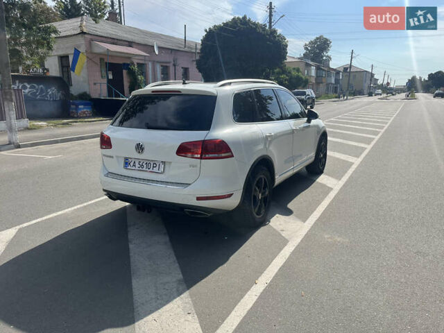 Белый Фольксваген Туарег, объемом двигателя 2.97 л и пробегом 278 тыс. км за 17000 $, фото 9 на Automoto.ua