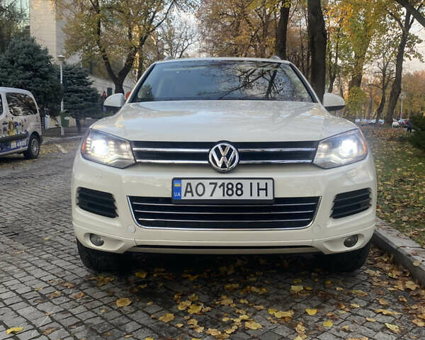 Белый Фольксваген Туарег, объемом двигателя 2.97 л и пробегом 340 тыс. км за 17700 $, фото 1 на Automoto.ua