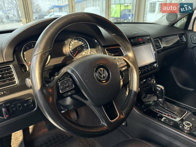 Белый Фольксваген Туарег, объемом двигателя 3.6 л и пробегом 280 тыс. км за 14500 $, фото 9 на Automoto.ua