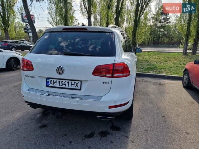 Белый Фольксваген Туарег, объемом двигателя 2.97 л и пробегом 240 тыс. км за 17900 $, фото 6 на Automoto.ua