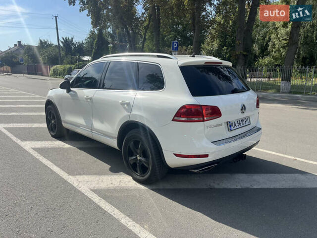 Белый Фольксваген Туарег, объемом двигателя 2.97 л и пробегом 278 тыс. км за 17000 $, фото 13 на Automoto.ua