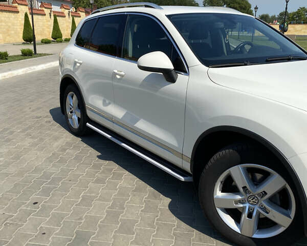 Белый Фольксваген Туарег, объемом двигателя 2.97 л и пробегом 259 тыс. км за 23000 $, фото 31 на Automoto.ua