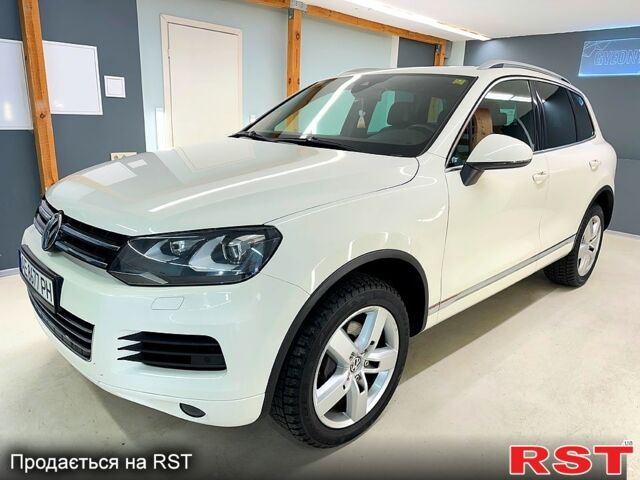 Білий Фольксваген Туарег, об'ємом двигуна 3 л та пробігом 223 тис. км за 19500 $, фото 1 на Automoto.ua