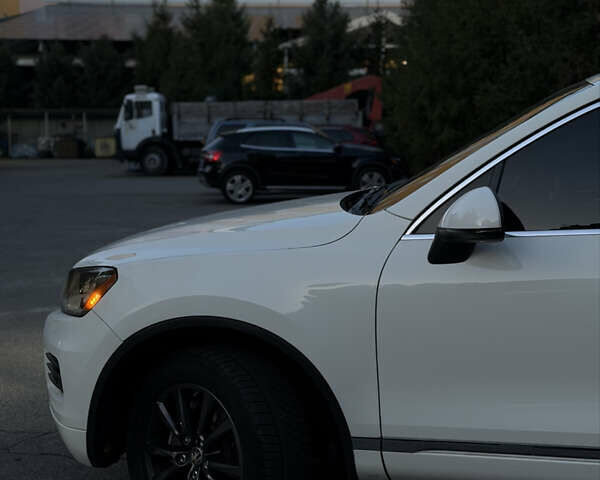 Белый Фольксваген Туарег, объемом двигателя 3.6 л и пробегом 296 тыс. км за 12900 $, фото 11 на Automoto.ua