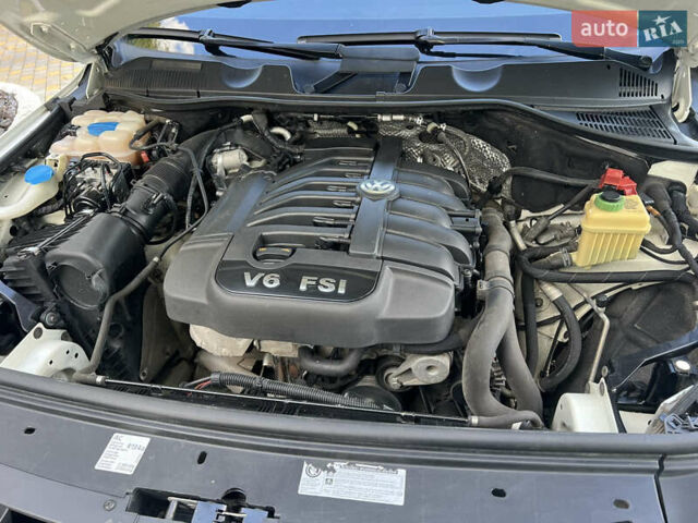 Белый Фольксваген Туарег, объемом двигателя 3.6 л и пробегом 181 тыс. км за 17770 $, фото 42 на Automoto.ua