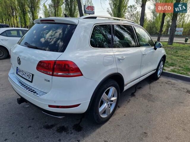 Белый Фольксваген Туарег, объемом двигателя 2.97 л и пробегом 240 тыс. км за 17900 $, фото 3 на Automoto.ua