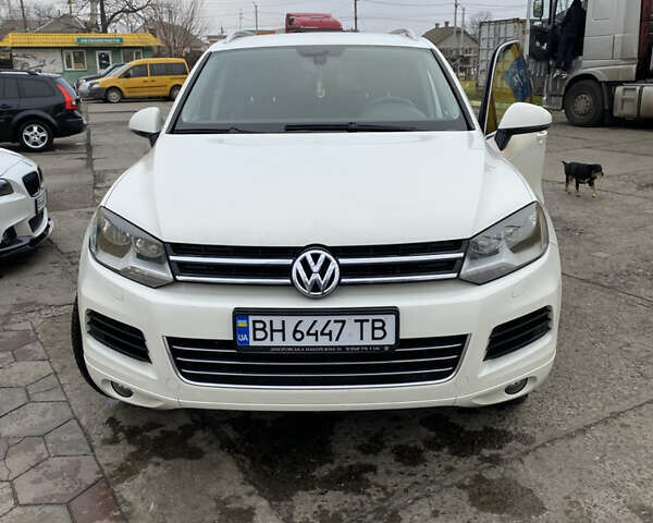 Белый Фольксваген Туарег, объемом двигателя 2.97 л и пробегом 259 тыс. км за 23000 $, фото 50 на Automoto.ua