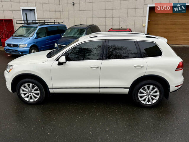 Білий Фольксваген Туарег, об'ємом двигуна 3.6 л та пробігом 250 тис. км за 14800 $, фото 6 на Automoto.ua