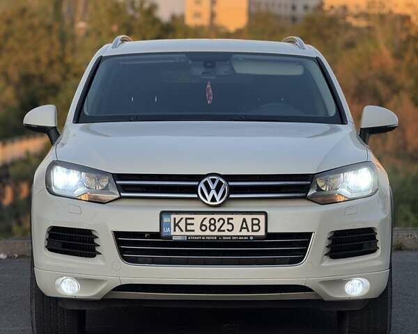 Білий Фольксваген Туарег, об'ємом двигуна 3 л та пробігом 200 тис. км за 18000 $, фото 6 на Automoto.ua