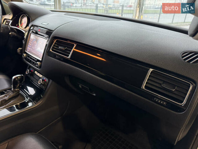 Белый Фольксваген Туарег, объемом двигателя 3.6 л и пробегом 280 тыс. км за 14500 $, фото 26 на Automoto.ua