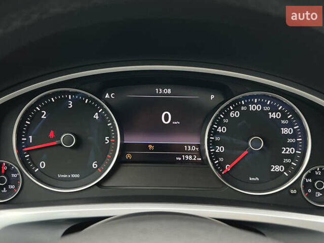 Белый Фольксваген Туарег, объемом двигателя 3 л и пробегом 269 тыс. км за 21700 $, фото 24 на Automoto.ua