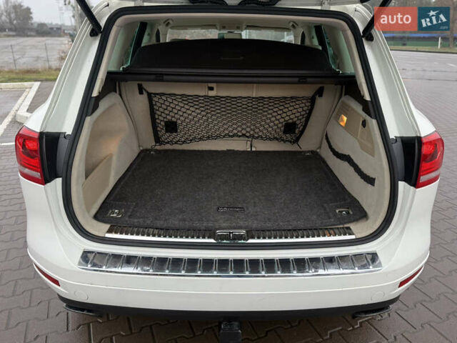 Белый Фольксваген Туарег, объемом двигателя 2.97 л и пробегом 189 тыс. км за 17450 $, фото 43 на Automoto.ua