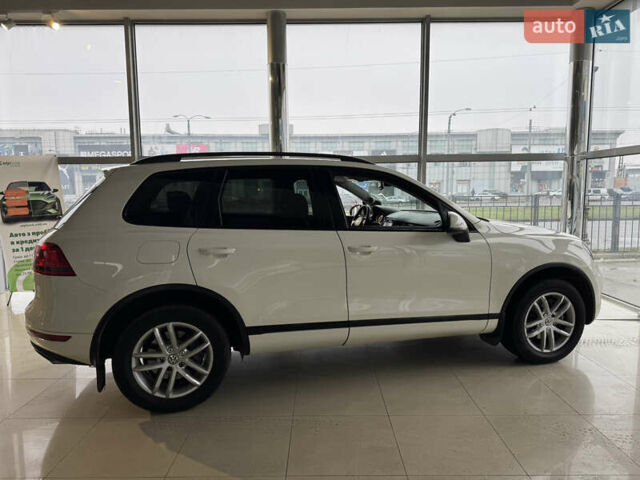 Белый Фольксваген Туарег, объемом двигателя 3.6 л и пробегом 280 тыс. км за 14500 $, фото 3 на Automoto.ua