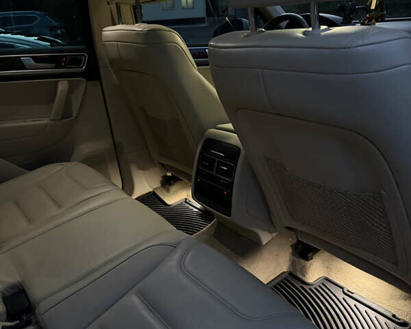 Белый Фольксваген Туарег, объемом двигателя 3.6 л и пробегом 296 тыс. км за 12900 $, фото 39 на Automoto.ua