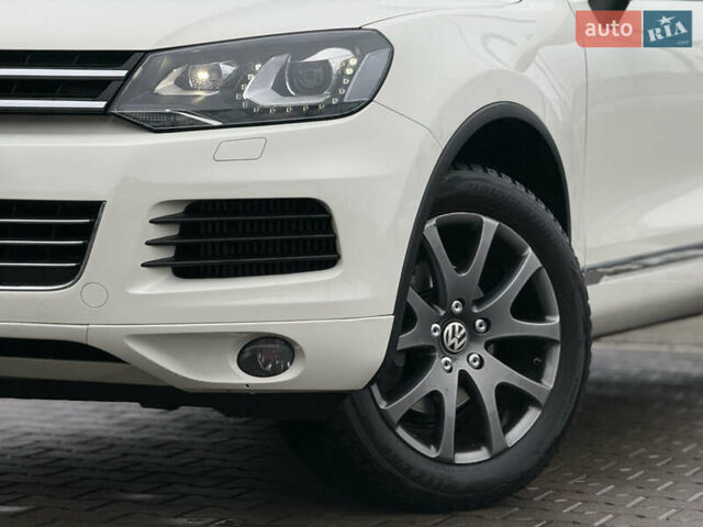 Белый Фольксваген Туарег, объемом двигателя 2.97 л и пробегом 189 тыс. км за 17450 $, фото 2 на Automoto.ua
