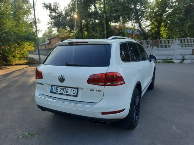 Белый Фольксваген Туарег, объемом двигателя 3 л и пробегом 318 тыс. км за 18000 $, фото 15 на Automoto.ua