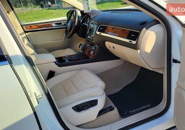 Белый Фольксваген Туарег, объемом двигателя 2.97 л и пробегом 320 тыс. км за 15400 $, фото 26 на Automoto.ua