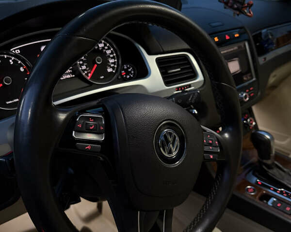 Белый Фольксваген Туарег, объемом двигателя 3.6 л и пробегом 296 тыс. км за 12900 $, фото 23 на Automoto.ua