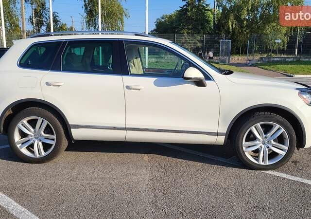 Белый Фольксваген Туарег, объемом двигателя 2.97 л и пробегом 320 тыс. км за 15400 $, фото 4 на Automoto.ua